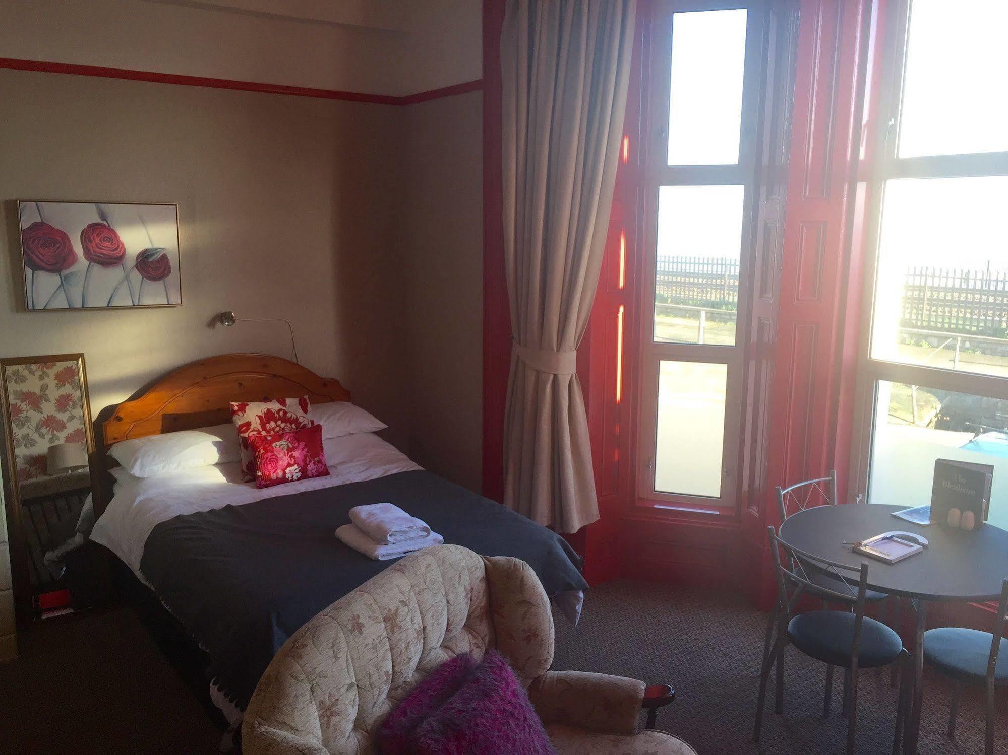 Bed and Breakfast The Blenheim Dawlish Exterior foto